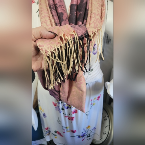 Women's new Pashmina "pink & black" roses & cheetah print scarf with tassles - Picture 7 of 11
